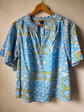 EUC LIKE NEW ANN TAYLOR FILIGREE PRINT SPLIT V NECK BELL SLEEVES TOP SIZE XXS